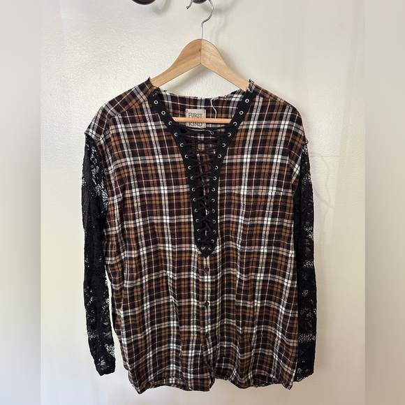 LF Furst of a Kind Lace Sleeve Flannel - Picture 1 of 3
